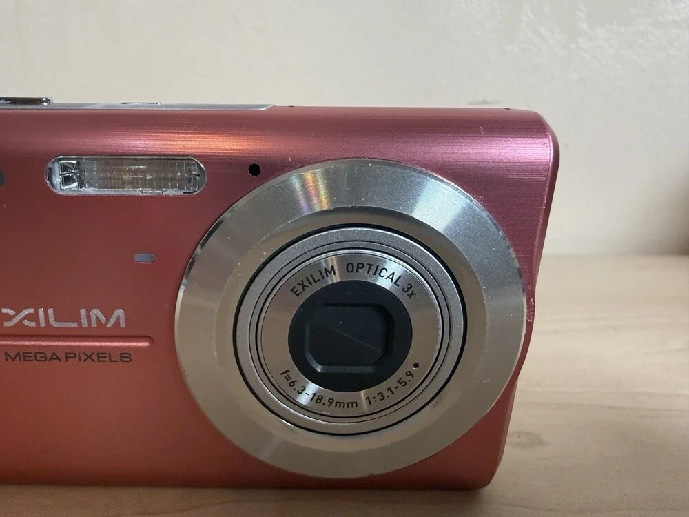 Casio EXILIM ZOOM EX-Z75 7.2 MP Digital Compact Camera - PINK